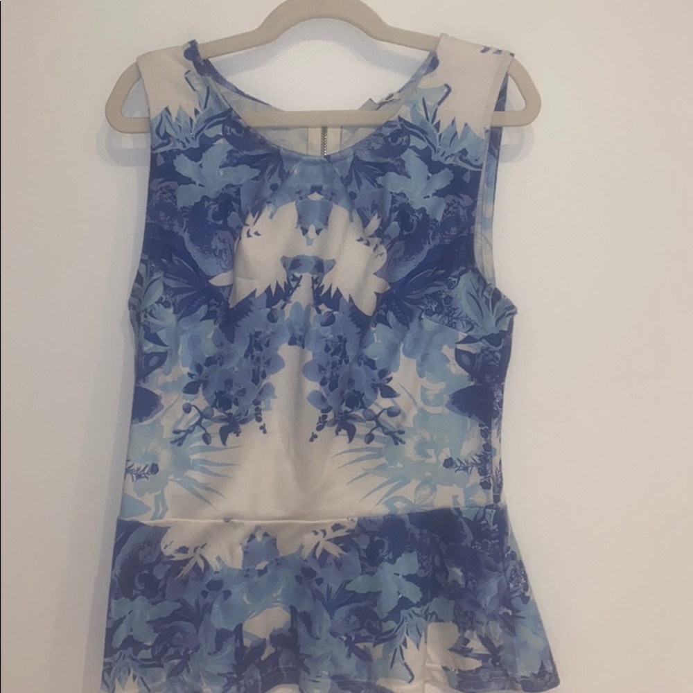 💕3 for $55 Body form fitted blouse.